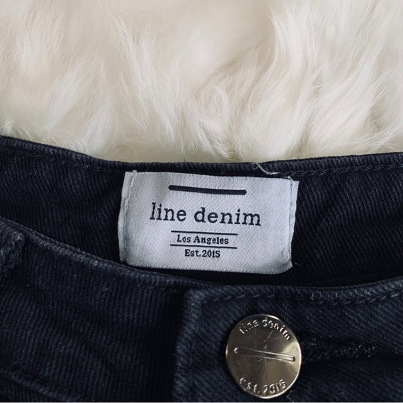 BLACK DESTROYED HIGH-WAIST SHORTS - Picture 5 of 10